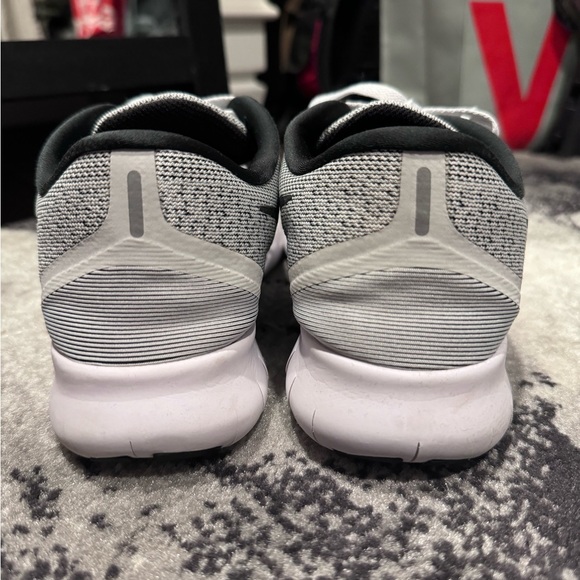 Women’s Nike Free size 8 - Picture 2 of 8